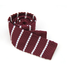 Cravate en maille tricotée à la main en polyester